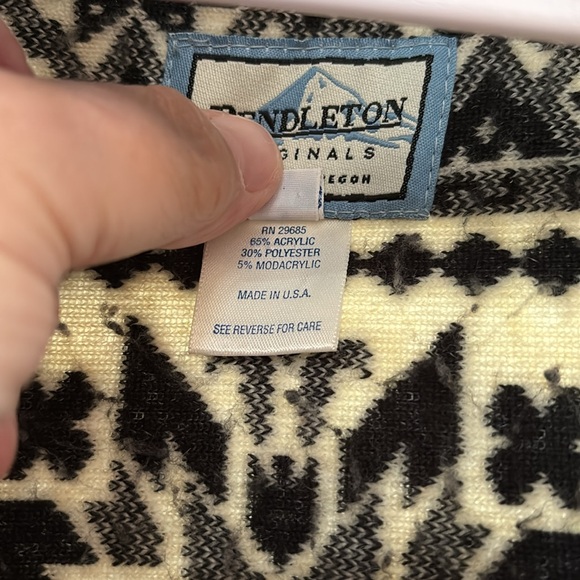 Pendleton Black and Cream Patterned Jacket - Picture 4 of 6
